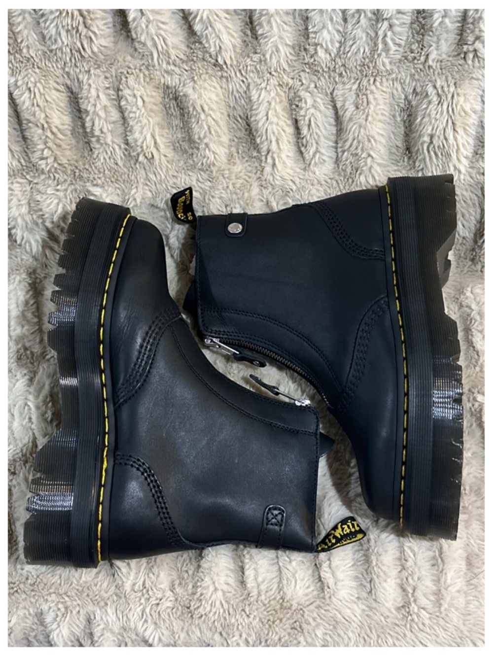 Dr. Marten Jetta Boots BRAND NEW ~ Size M7/W8 ~ Item #SB680